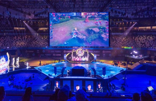 而闻名于世 而闻名于世