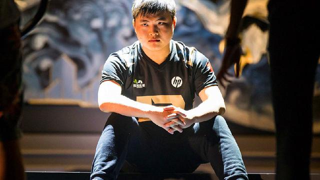 一个展现自 一个展现自